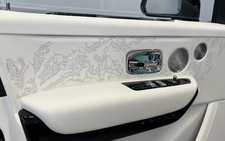 Rolls-Royce Cullinan, 2025 год, 50 000 000 рублей, 23 фотография