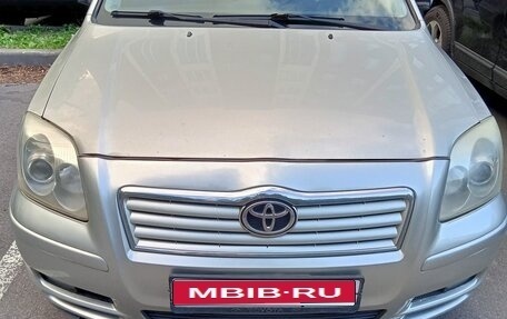 Toyota Avensis III рестайлинг, 2004 год, 595 000 рублей, 1 фотография