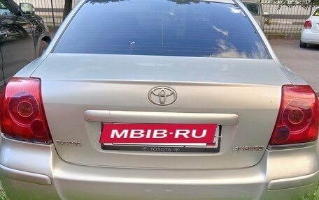 Toyota Avensis III рестайлинг, 2004 год, 595 000 рублей, 2 фотография