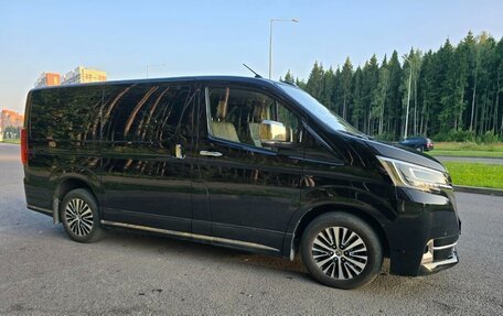 Toyota HiAce H300, 2021 год, 8 000 000 рублей, 2 фотография