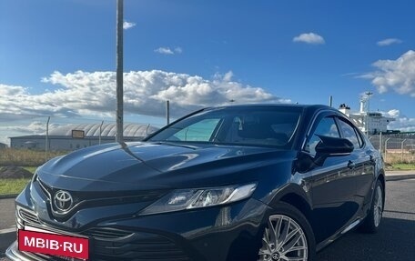 Toyota Camry, 2018 год, 2 350 000 рублей, 10 фотография