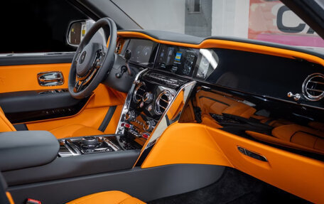 Rolls-Royce Cullinan, 2025 год, 50 000 000 рублей, 11 фотография