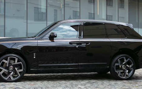 Rolls-Royce Cullinan, 2025 год, 50 000 000 рублей, 4 фотография