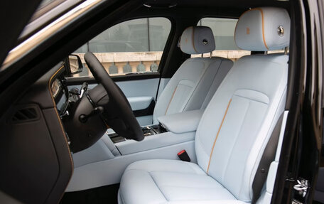 Rolls-Royce Cullinan, 2025 год, 50 000 000 рублей, 11 фотография