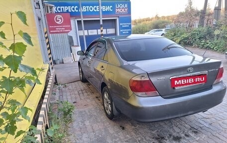 Toyota Camry V40, 2004 год, 600 000 рублей, 2 фотография