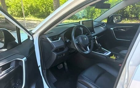Toyota RAV4, 2021 год, 2 800 000 рублей, 9 фотография