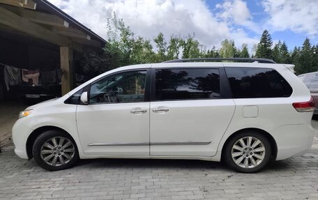 Toyota Sienna III, 2011 год, 2 600 000 рублей, 12 фотография