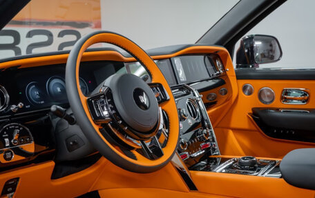 Rolls-Royce Cullinan, 2025 год, 50 000 000 рублей, 8 фотография