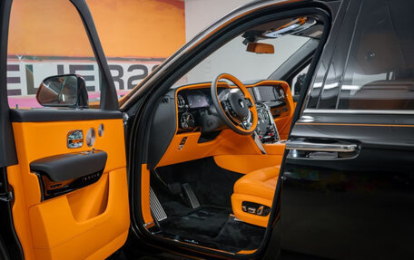 Rolls-Royce Cullinan, 2025 год, 50 000 000 рублей, 10 фотография