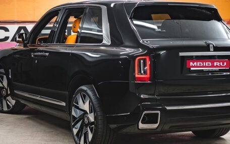 Rolls-Royce Cullinan, 2025 год, 50 000 000 рублей, 4 фотография