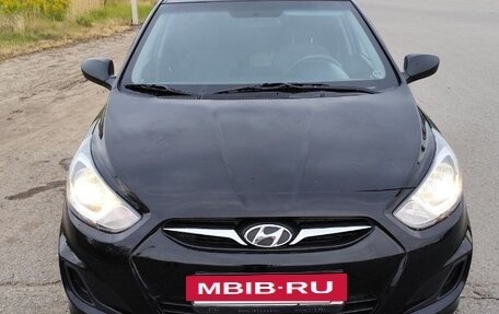 Hyundai Solaris II рестайлинг, 2013 год, 640 000 рублей, 3 фотография