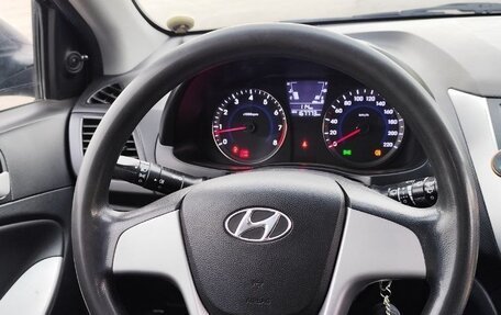 Hyundai Solaris II рестайлинг, 2013 год, 640 000 рублей, 13 фотография