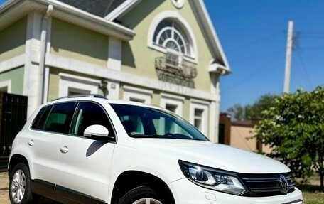 Volkswagen Tiguan I, 2015 год, 1 980 000 рублей, 2 фотография