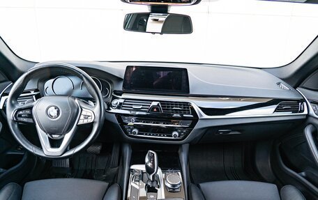 BMW 5 серия, 2019 год, 3 490 000 рублей, 10 фотография