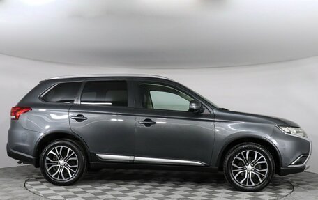 Mitsubishi Outlander III рестайлинг 3, 2017 год, 2 097 000 рублей, 4 фотография