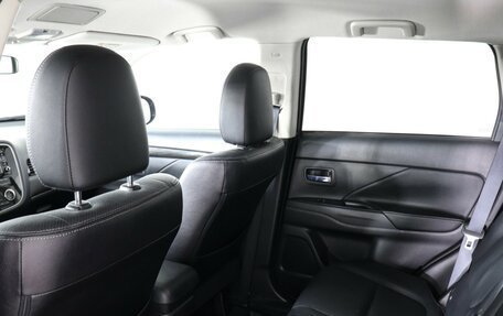 Mitsubishi Outlander III рестайлинг 3, 2017 год, 2 097 000 рублей, 12 фотография