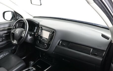 Mitsubishi Outlander III рестайлинг 3, 2017 год, 2 097 000 рублей, 10 фотография