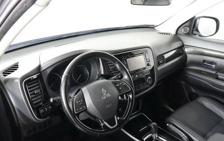 Mitsubishi Outlander III рестайлинг 3, 2017 год, 2 097 000 рублей, 9 фотография