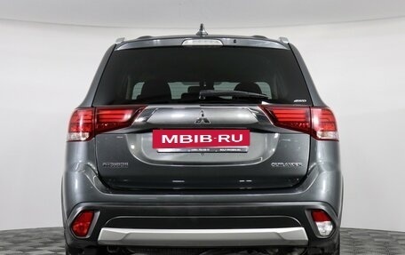 Mitsubishi Outlander III рестайлинг 3, 2017 год, 2 097 000 рублей, 6 фотография