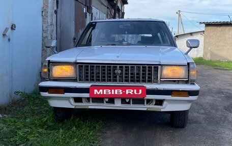 Toyota Crown, 1986 год, 300 000 рублей, 8 фотография