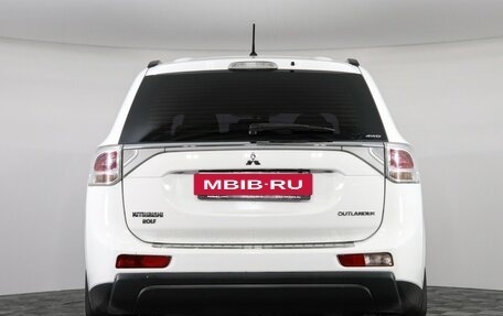 Mitsubishi Outlander III рестайлинг 3, 2013 год, 1 547 000 рублей, 6 фотография