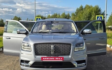 Lincoln Navigator, 2020 год, 9 000 000 рублей, 13 фотография