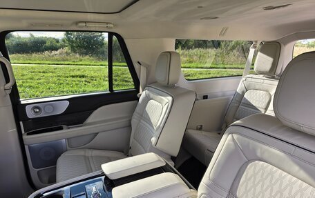 Lincoln Navigator, 2020 год, 9 000 000 рублей, 24 фотография