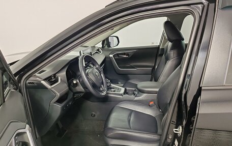 Toyota RAV4, 2020 год, 2 950 000 рублей, 15 фотография