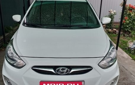 Hyundai Solaris II рестайлинг, 2013 год, 820 000 рублей, 3 фотография