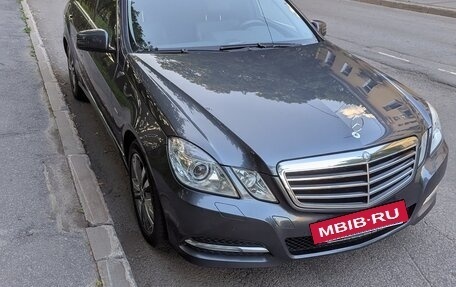 Mercedes-Benz E-Класс, 2011 год, 1 890 000 рублей, 2 фотография
