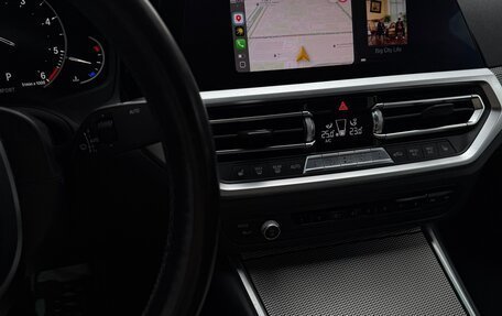 BMW 3 серия, 2019 год, 3 890 000 рублей, 19 фотография