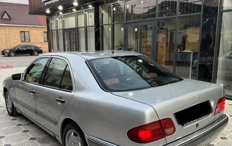 Mercedes-Benz E-Класс, 1998 год, 485 000 рублей, 6 фотография