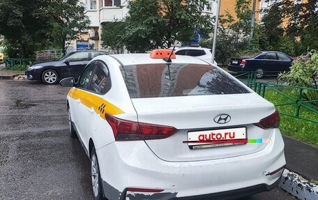Hyundai Solaris II рестайлинг, 2018 год, 700 000 рублей, 2 фотография