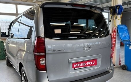 Hyundai Grand Starex Grand Starex I рестайлинг 2, 2018 год, 3 150 000 рублей, 7 фотография