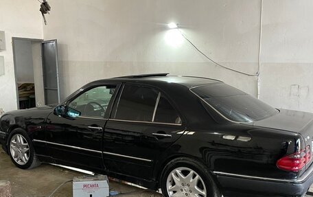 Mercedes-Benz E-Класс, 1996 год, 520 000 рублей, 4 фотография