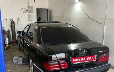 Mercedes-Benz E-Класс, 1996 год, 520 000 рублей, 3 фотография