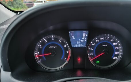Hyundai Solaris II рестайлинг, 2011 год, 450 000 рублей, 19 фотография