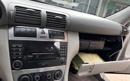 Mercedes-Benz C-Класс, 2005 год, 1 100 000 рублей, 10 фотография