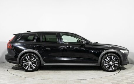 Volvo V60 Cross Country II, 2019 год, 2 799 700 рублей, 4 фотография