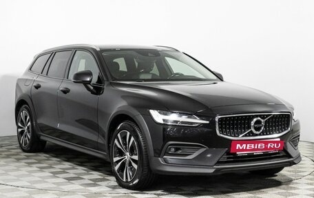 Volvo V60 Cross Country II, 2019 год, 2 799 700 рублей, 3 фотография
