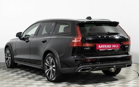 Volvo V60 Cross Country II, 2019 год, 2 799 700 рублей, 7 фотография