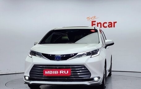 Toyota Sienna, 2021 год, 3 700 000 рублей, 2 фотография