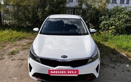 KIA Rio IV, 2021 год, 1 700 000 рублей, 2 фотография