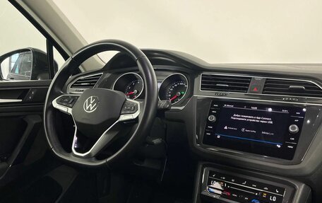 Volkswagen Tiguan II, 2021 год, 2 600 000 рублей, 13 фотография