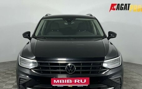 Volkswagen Tiguan II, 2021 год, 2 600 000 рублей, 2 фотография