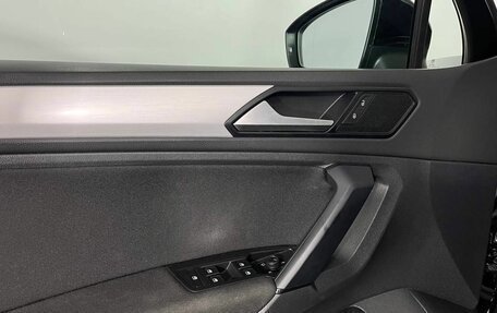 Volkswagen Tiguan II, 2021 год, 2 600 000 рублей, 23 фотография
