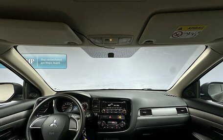 Mitsubishi Outlander III рестайлинг 3, 2015 год, 1 712 000 рублей, 10 фотография