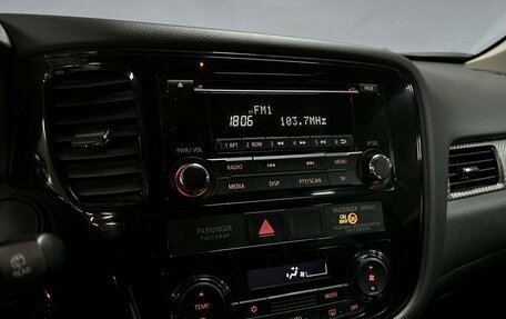 Mitsubishi Outlander III рестайлинг 3, 2015 год, 1 712 000 рублей, 12 фотография