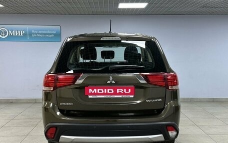 Mitsubishi Outlander III рестайлинг 3, 2015 год, 1 712 000 рублей, 6 фотография