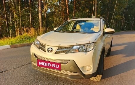 Toyota RAV4, 2014 год, 2 050 000 рублей, 4 фотография